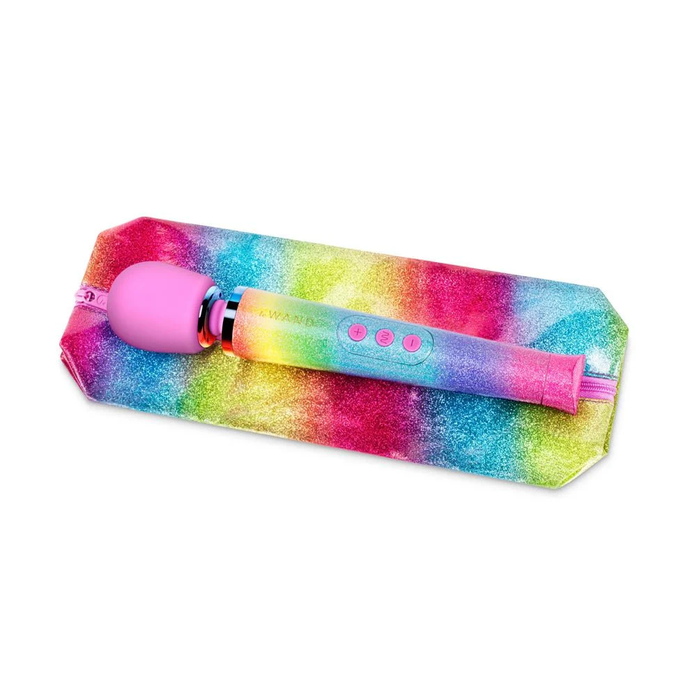 Le Wand Petite Rechargeable Wand Massager - Image 3