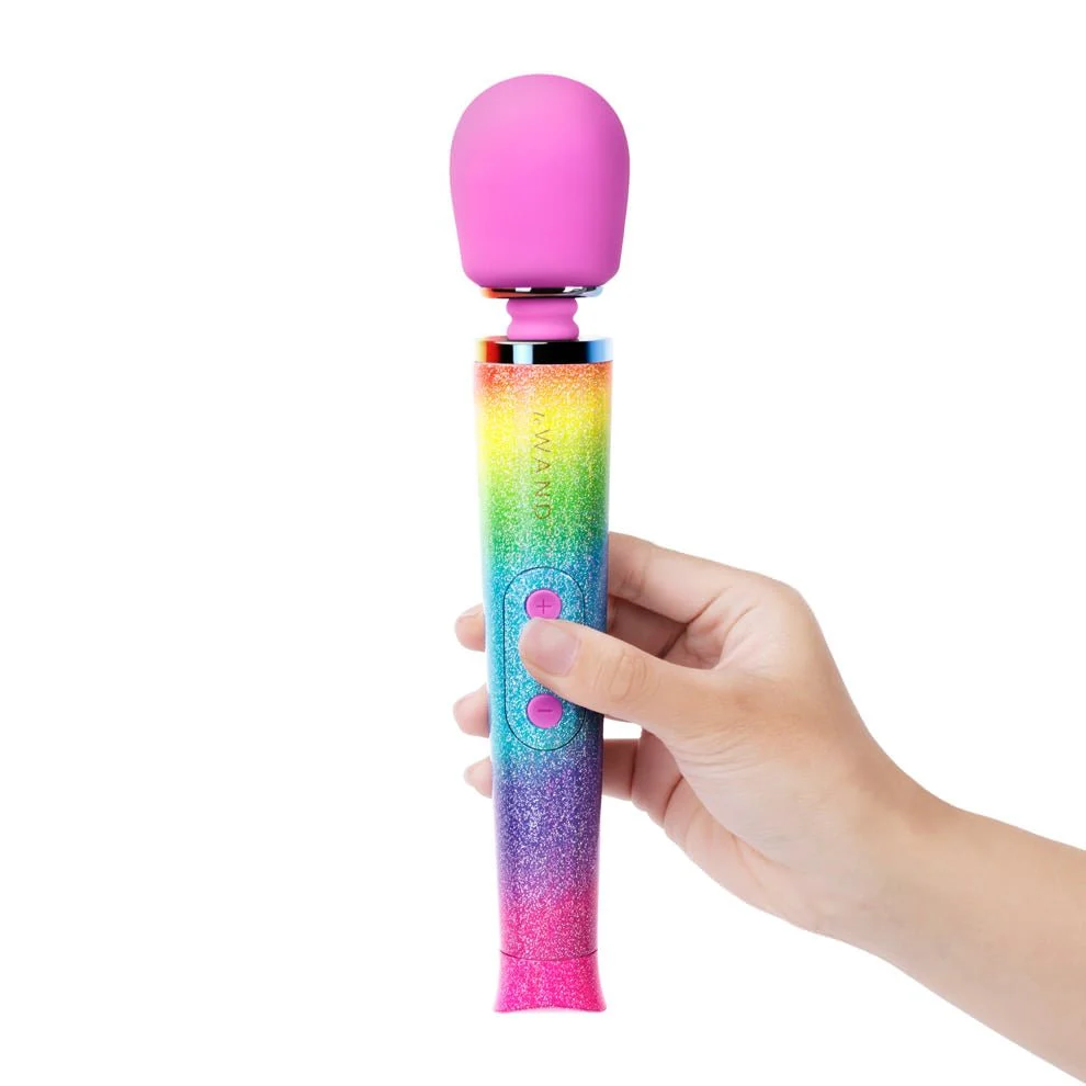 Le Wand Petite Rechargeable Wand Massager - Image 7